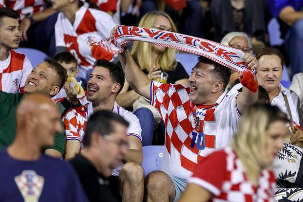 Atmosfera na tribinama tijekom susreta Hrvatske i Crne Gore u kvalifikacijama za Svjetsko prvenstvo