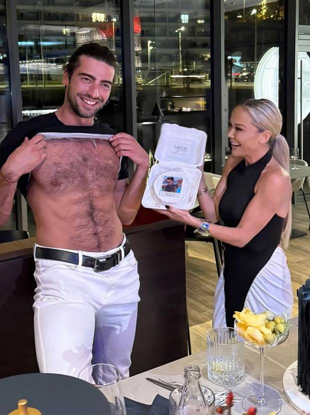 FOTO 'Dlakava' torta i zabavna fešta: Maja je objavila fotke sa Šiminog rođendanskog slavlja