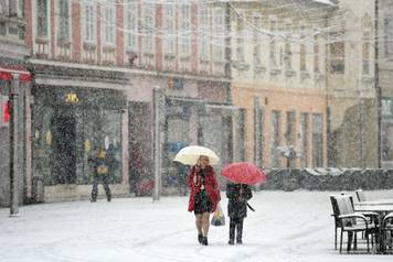 Äakovec: Gusti snijeg zabijelio ulice