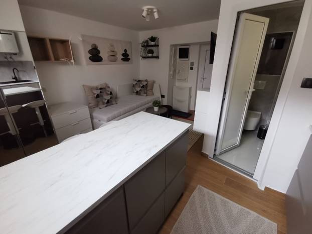 FOTO Osvanuo oglas, 16 m2 u Zagrebu za 84.000 eura. Ljudi pišu: 'Pa to je podrum, suludo!'