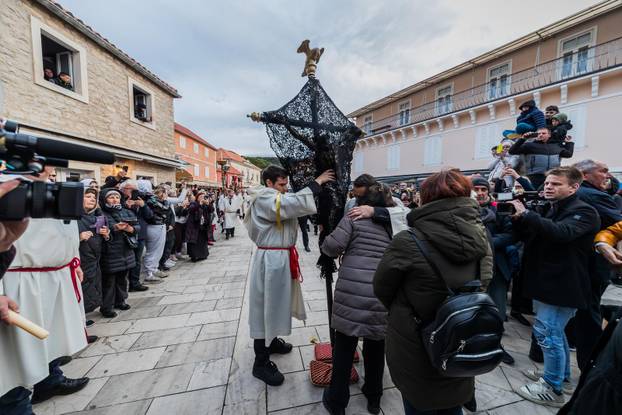 Završena procesija Za križen na Jelsi 