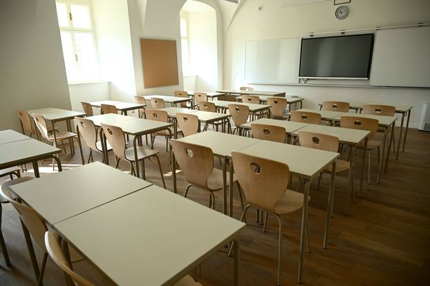 Zagreb: Gradonačelnik sa suradnicima obišao obnovljenu Gornjogradsku gimnaziju