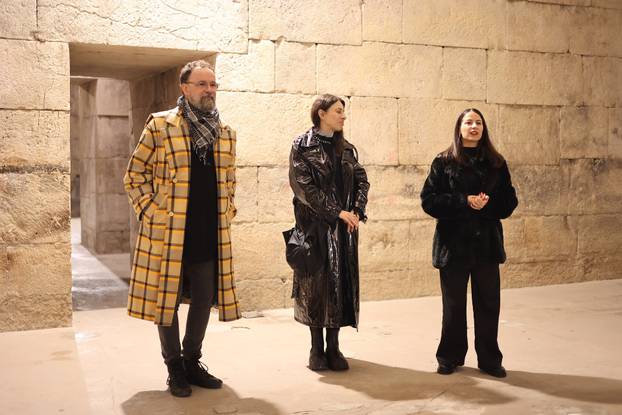 Split: U Dioklecijanovim podrumima otvorena izložba Martine Miholić "Dream waves: undercurrent noise"