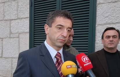 Milinović najavio ukidanje administrativne pristojbe 