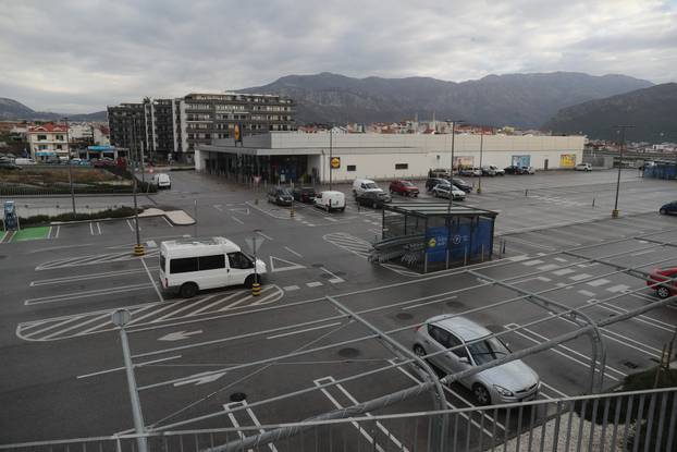 Split: Prazna parkirališta trgovačkih lanaca