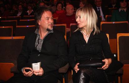 Tko je Gibonnijeva supruga? Upoznali su se kao djeca, a jedno vrijeme ga je uzdržavala