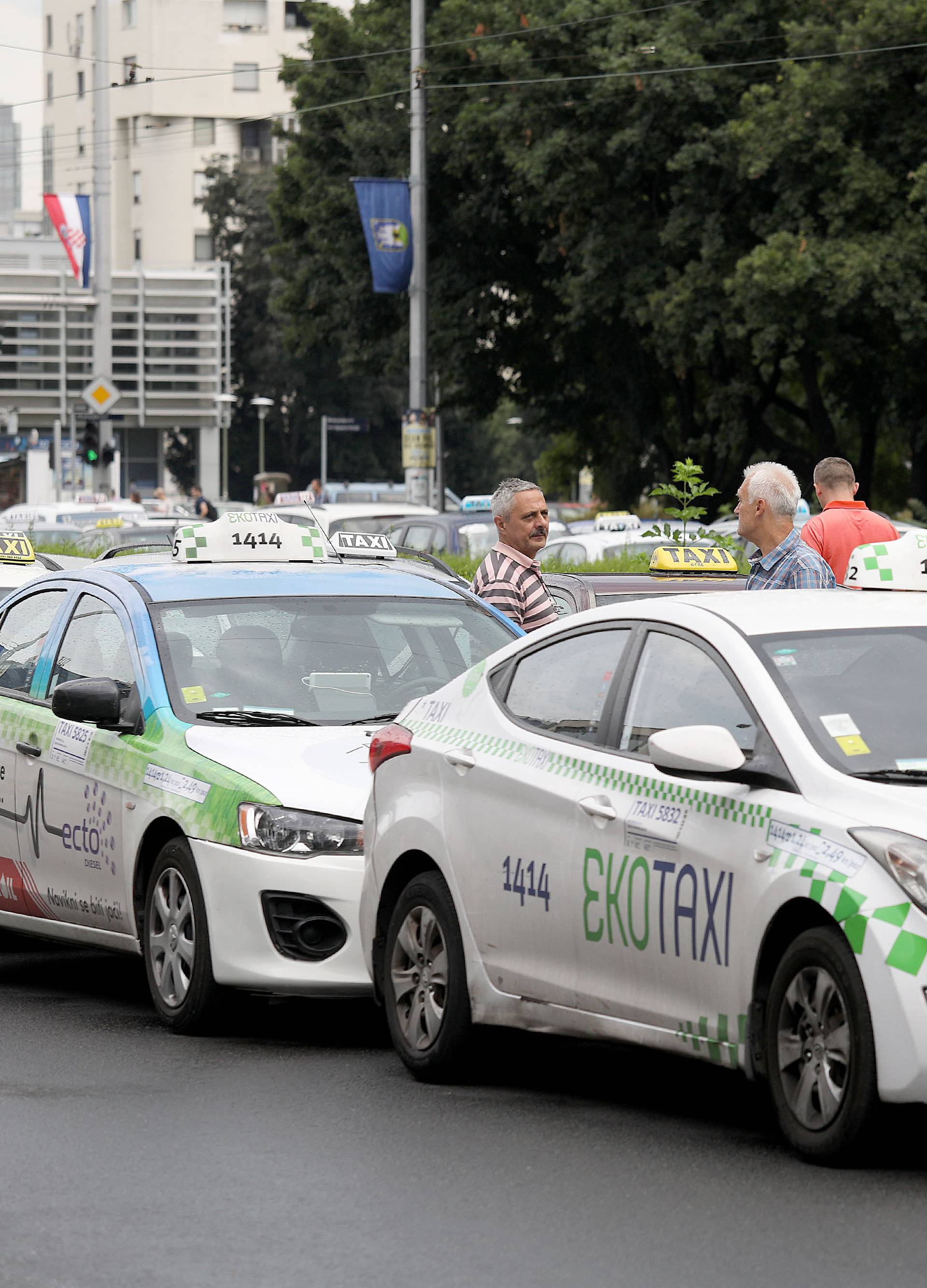 Prometni kaos u Zagrebu: Taksisti blokirali Vukovarsku