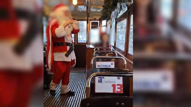 Video iz zagrebačkog tramvaja: Širi se snimka Djeda Mraza koji pjeva Čavoglave i viče 'Za dom'