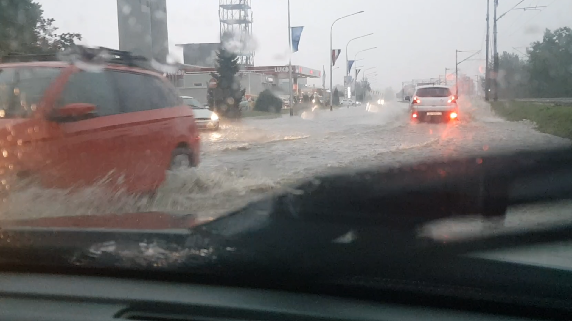 Ulice i podvožnjaci pod vodom: Zagreb pogodilo jako nevrijeme