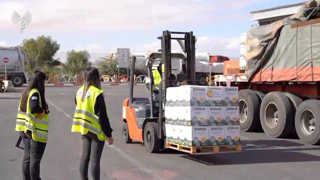 Humanitarian aid trucks leave for Gaza from Nitzana Crossing