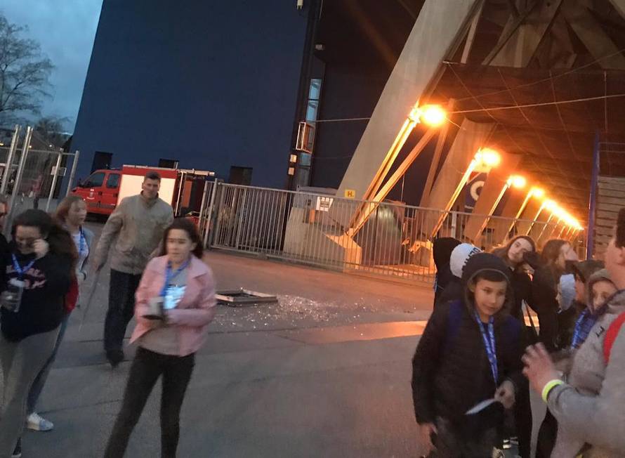 Staklo s Maksimira palo pokraj djece! Izbjegnuta je tragedija...