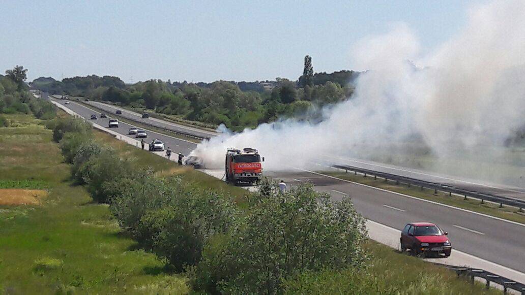 Autocesta A4: Zapalio im se auto u vožnji, nema ozlijeđenih