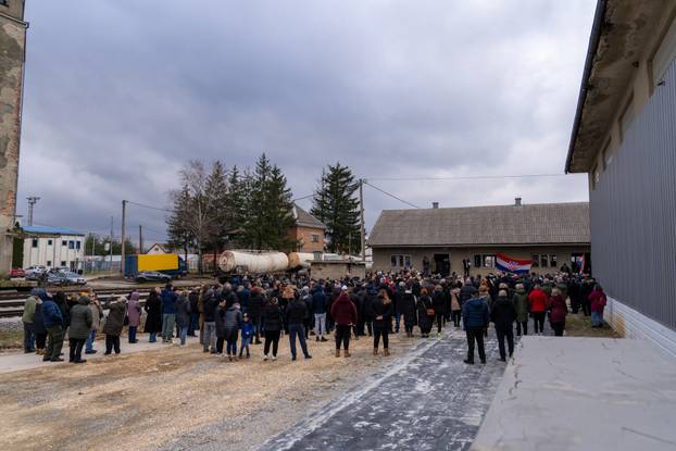 U Gospiću održan prosvjed radi odlaganja opasnog otpada 