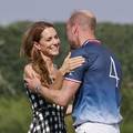 Nje&zcaron;nost na polo turniru: Kate Williamu uru&ccaron;ila pobjedni&ccaron;ki trofej, pa ga slatko poljubila