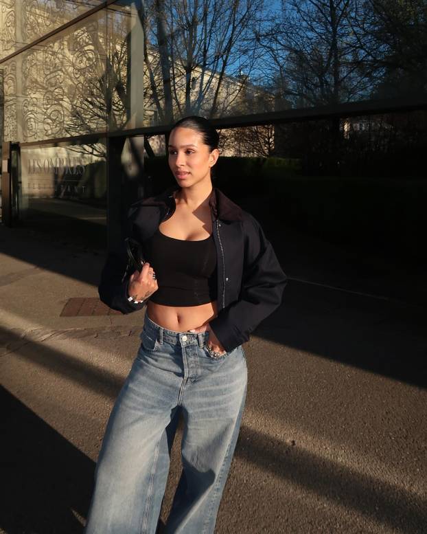 FOTO Atraktivna djevojka Paris SG-ove zvijezde voli tetovaže i fotke u provokativnom izdanju