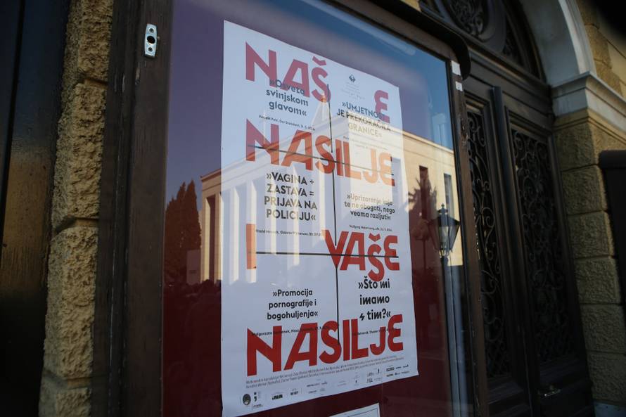 Policija izbacila HSP-ovce koji su ometali Frljićevu predstavu