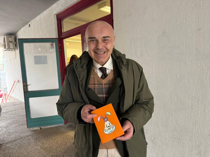 Ministar na sajmu u Zagrebu: Kupit ću si pernicu i čestitku