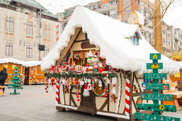 FOTO Najbolji i najraskošniji u Europi! Pogledajte kako izgleda čarobni Advent u Rumunjskoj