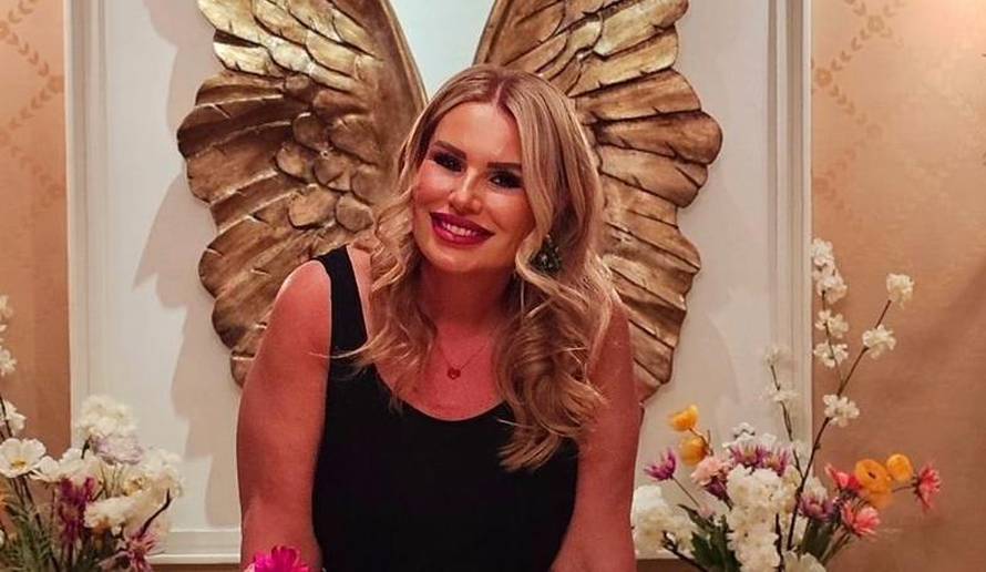 Iva Todorić otišla u noćni provod pa zapjevala na bini sa srpskom pjevačicom:  'Trenutci koji znače'