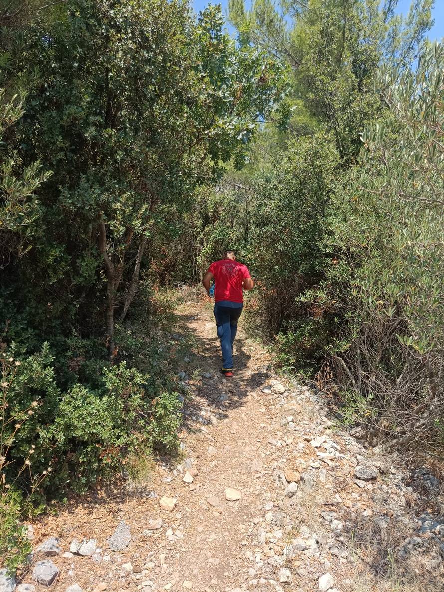 HGSS spašavao dvoje turista na Svetom Iliji: 'Bili su bez vode po velikoj vrućini i jako iscrpljeni'