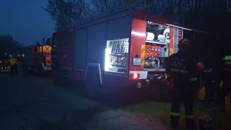 Gori kod Požege: Požar od dva kilometra gasi 30 vatrogasaca