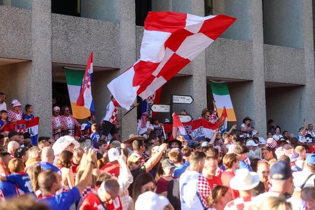 SP 2026 Dallas: Velika povorka hrvatskih navijača u Dallasu uoči utakmice Engleske i Hrvatske na Svjetskom prvenstvu