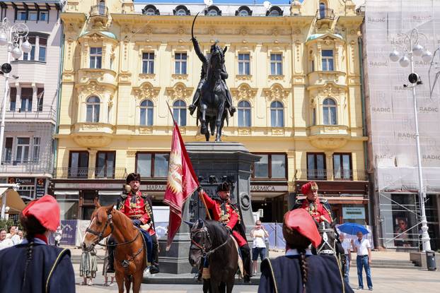 Proslava Dana grada Zagreba uz Kravat pukovniju na glavnom Trgu