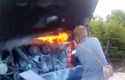 Autobus pun učenika zapalio se usred vožnje na otoku Krku