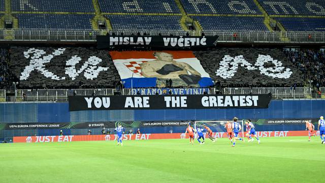 Zagreb: Zastava s likom Mislava Vučetića tijekom utakmice GNK Dinamo - FC Viktoria Plzen