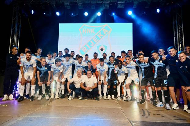 FOTO Euforija u Rijeci ne staje! Pogledajte kako je izgledalo predstavljanje novih dresova