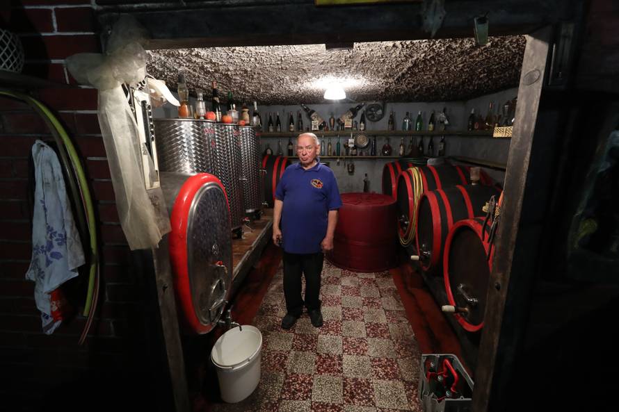 Vikendica pod zemljom puna je vina: 'U njoj su najbolji tulumi'