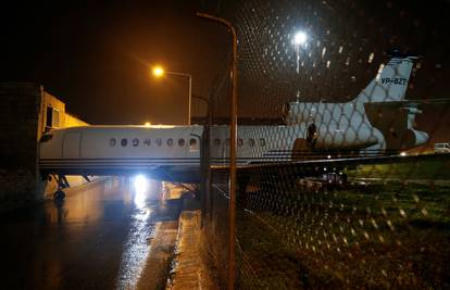 Ima li pilota u avionu? Umjesto u visine, letio u obližnju zgradu