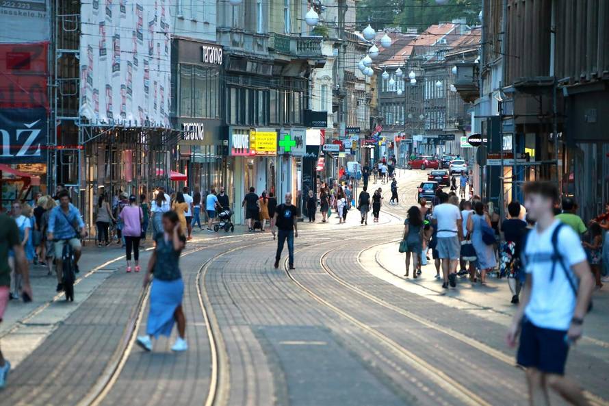 Zagreb: Kratkotrajni ljetni pljusak osvježio središte grada