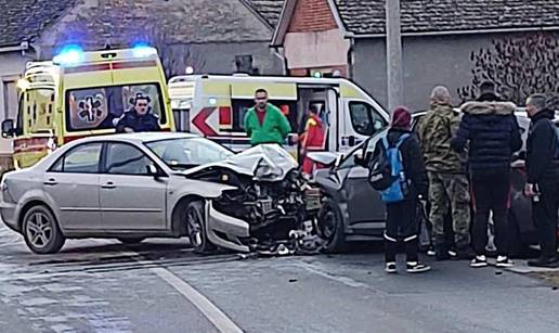 Frontalni sudar u Ivanovcu, dvije žene prevezli u bolnicu