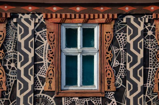 FOTO Grad pretvoren u galeriju: Pogledajte predivne murale na kućama i zgradama u Čačku