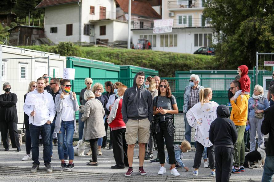 Zagreb: Stanovnici Črnomerca mirno prosvjedovali zbog izgradnje reciklažnog dvorišta