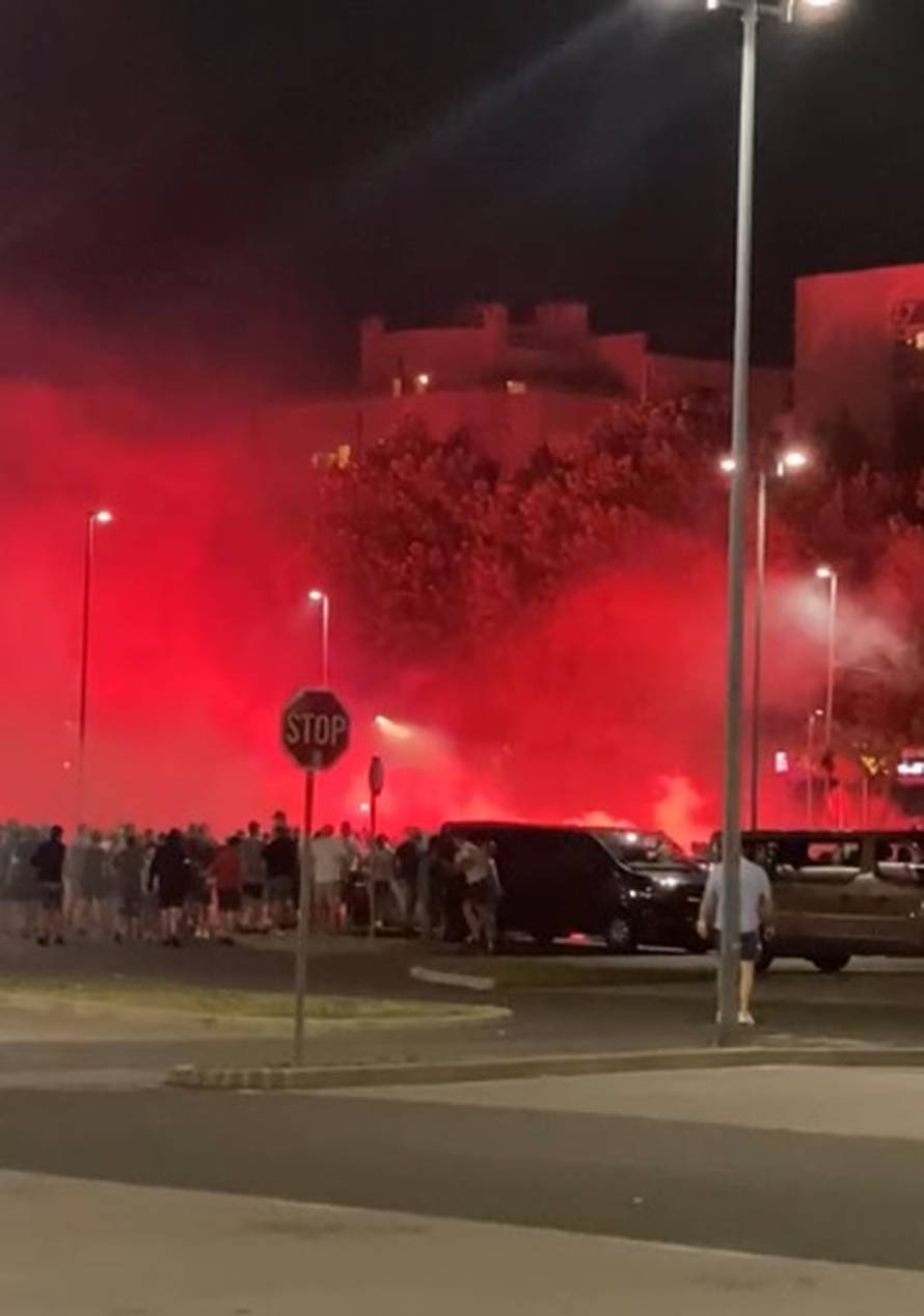 U Dubravi se potukli BBB-ovci i poljski navijači: Mlatili su se palicama, poharali terase kafića