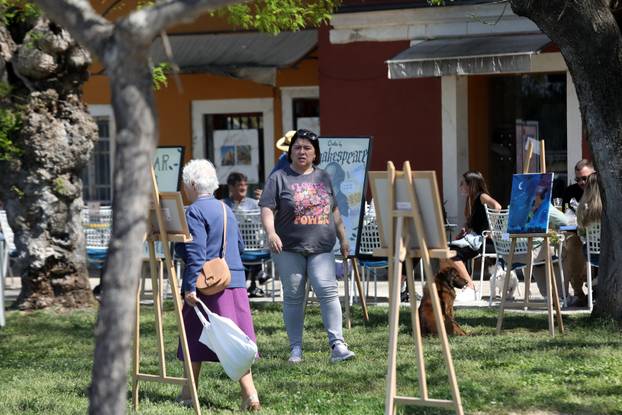 Šibenik: Jedanaest autora obilježilo Svjetski dan umjetnosti izlažući u okviru pop up izložbe „Ja umjetnik”