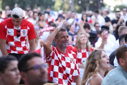 Split: Ljubitelji nogometa prate utakmicu između Hrvatske i Češke
