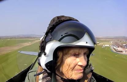 Sa 92 godine vinula Spitfire u nebo: To je pravi damski avion