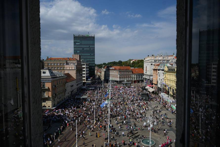 Tisuće prosvjednika preplavile središte Zagreba zbog otpada u Lici