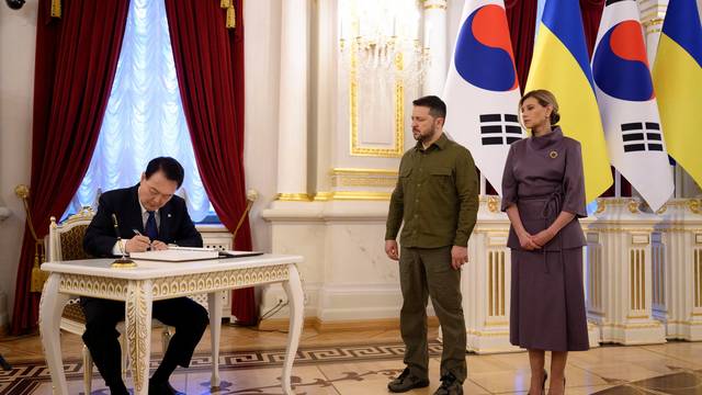 South Korean President Yoon Suk Yeol visits Kyiv