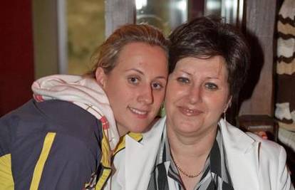 Sanja i Tanja Jovanović se oprostile od majke Marije