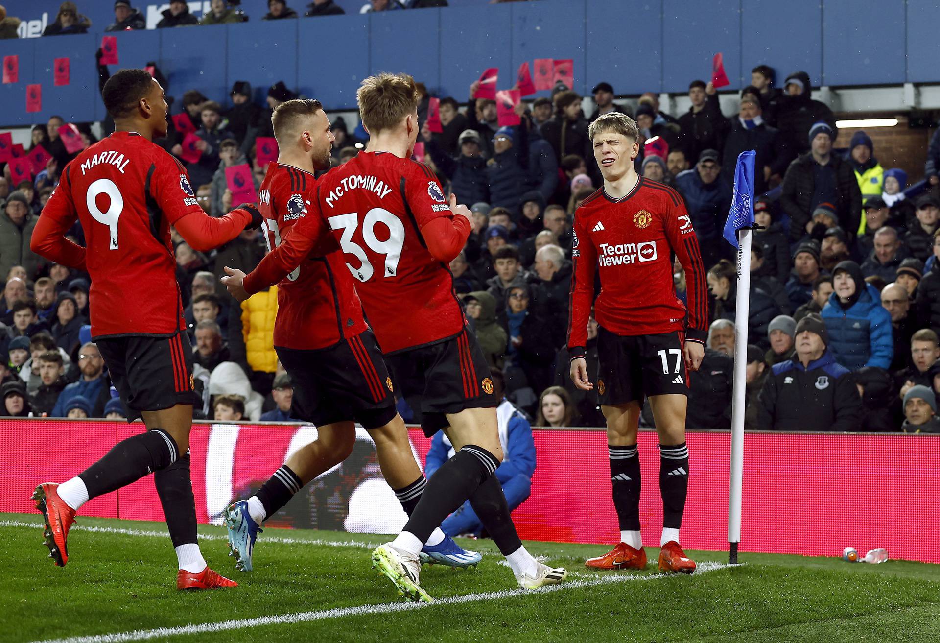 Premier League - Everton v Manchester United