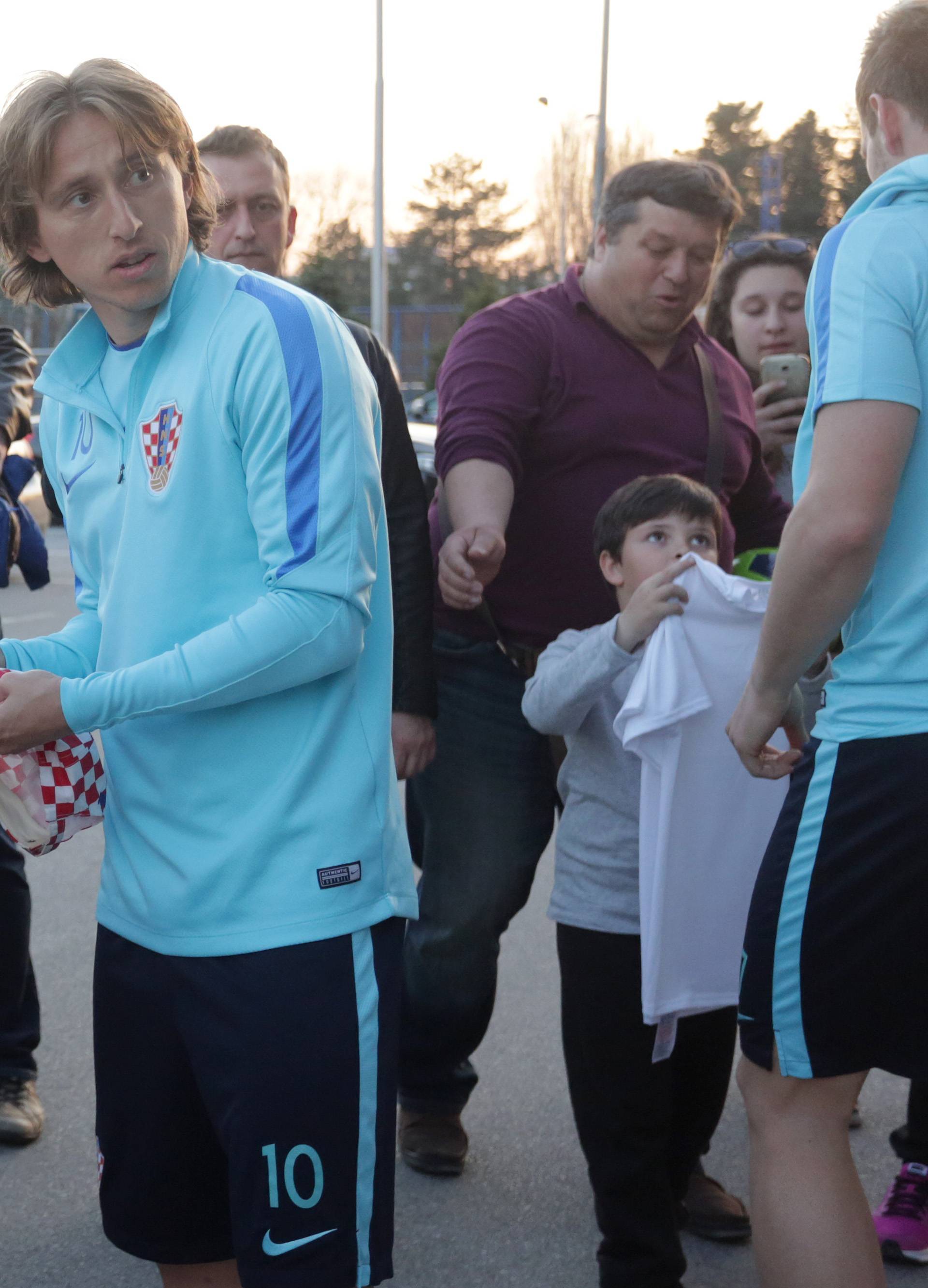 Vida nije trenirao, navijači su opkolili Mandžu, Raketu i Luku