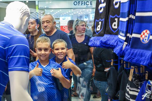 Zagreb: Otvorenje novog Dinamovog fan shopa