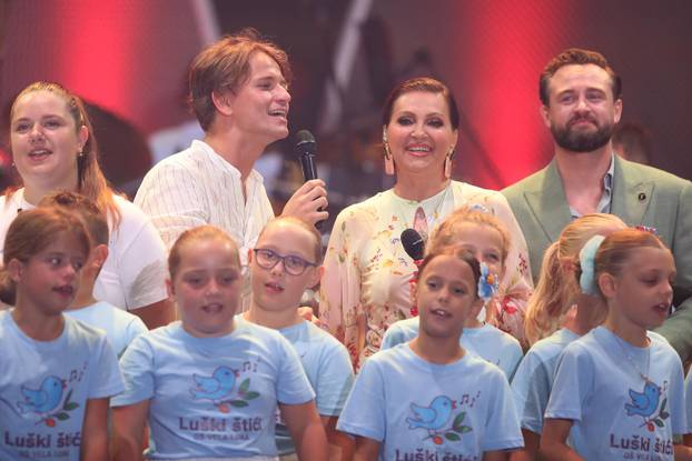 Vela Luka: Održan koncert "Trag u beskraju" posvećen Oliveru Dragojeviću