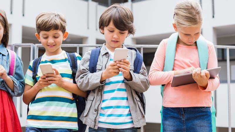 Udruge ravnatelja osnovnih i srednjih škola su za ograničeno korištenje mobitela u školi