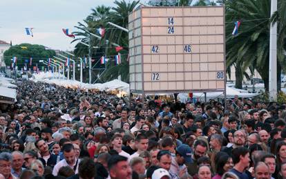 Split: Održavanje tradicionalne tombole na rivi