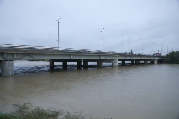 Zagreb: Rijeka Sava izlila se iz korita zbog velikih oborina